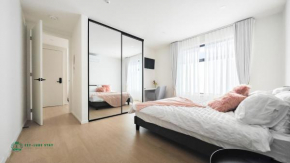 Smart Suite near Monash with Own Living Room 9